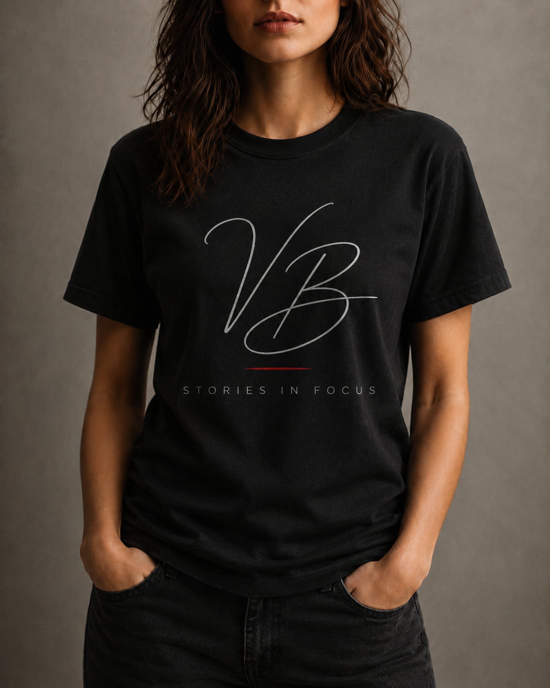 Exemplu tricou negru cu logo VB